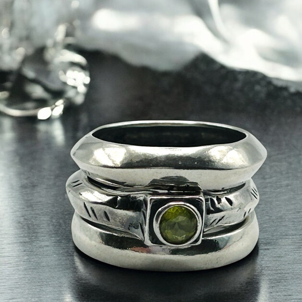 Vintage Silpada Set of 3 Distressed 925 Sterling Silver Peridot Stacking Rings 7